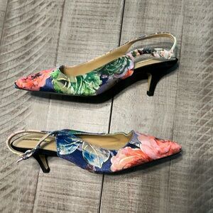 Tahari Saint Floral Slingback Heels NWOB/T Size 9 Beautiful shoes!!